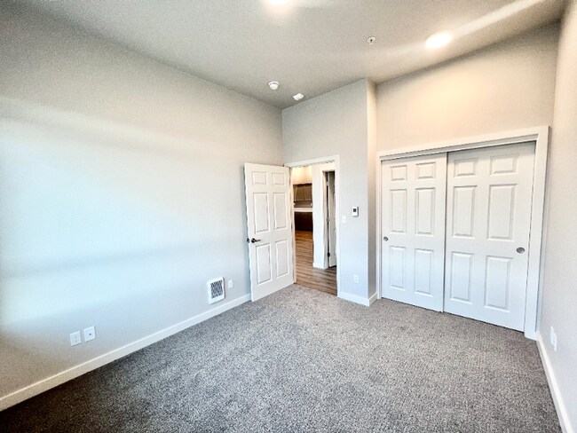 Building Photo - 2330 Yakima Ct