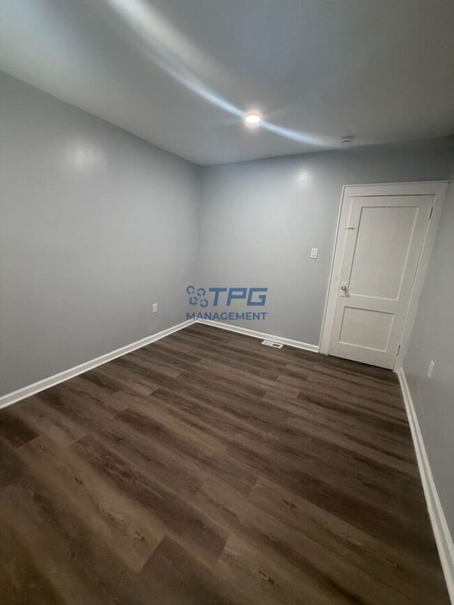 Building Photo - 134 Dewey St