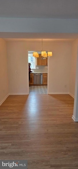 Building Photo - 165B Leeds Ct W