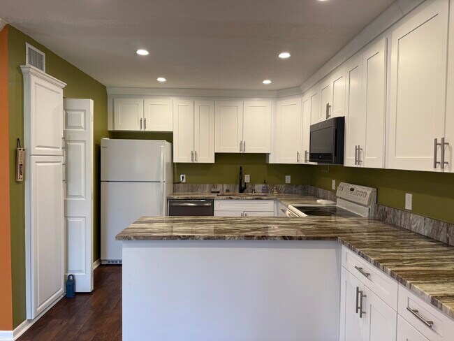 Building Photo - 229 Pine HOV Cir