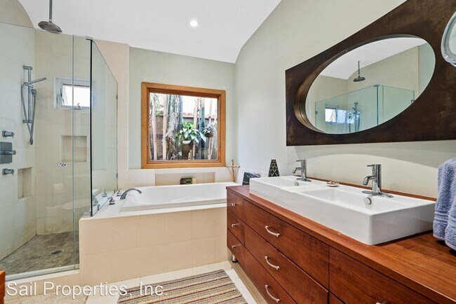 Building Photo - 2 br, 1 bath House - 614 10th St - 614 10t...
