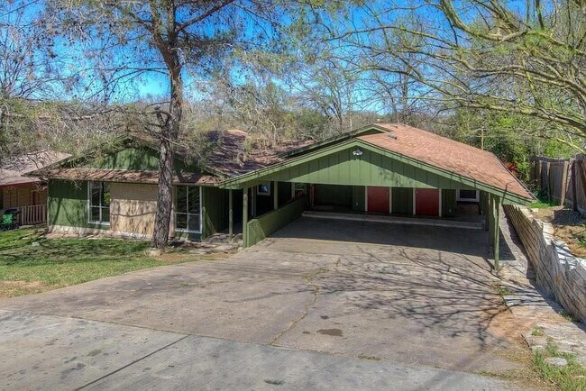 Building Photo - 2902 Northeast Dr