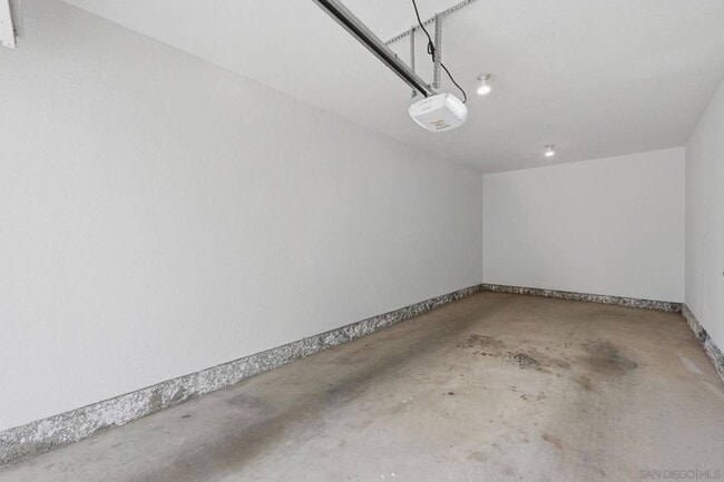 Building Photo - 867 Hollyhock Ct