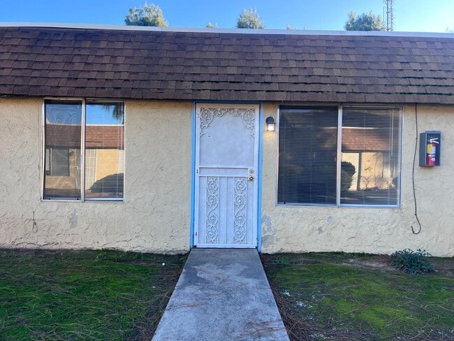 Building Photo - 461 Minnewawa Ave