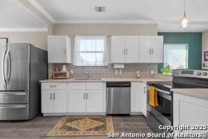 Building Photo - 810 Dakota St