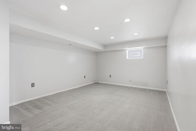 Building Photo - 7690 Green Garland Dr