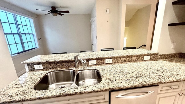 Building Photo - 2720 NE 9th Ave