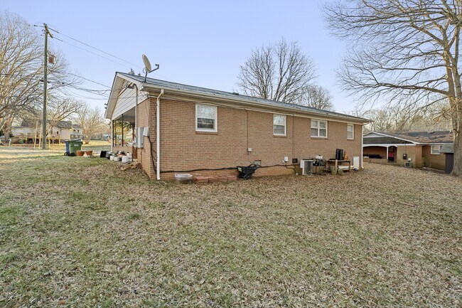 Building Photo - 107 Maple Dr