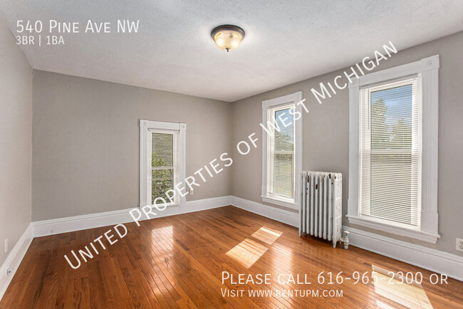 Building Photo - Available Now | 3 Bed 1 Bath Apartment in ...