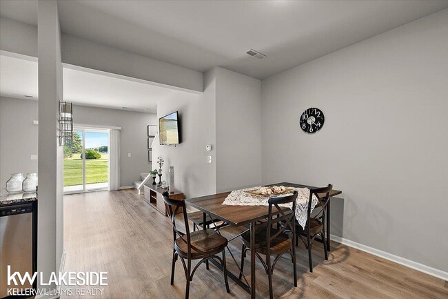 Building Photo - 28132 Delano Dr