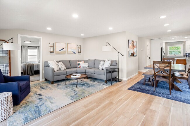 Living Area - 27166 Little Floyd Lake Rd