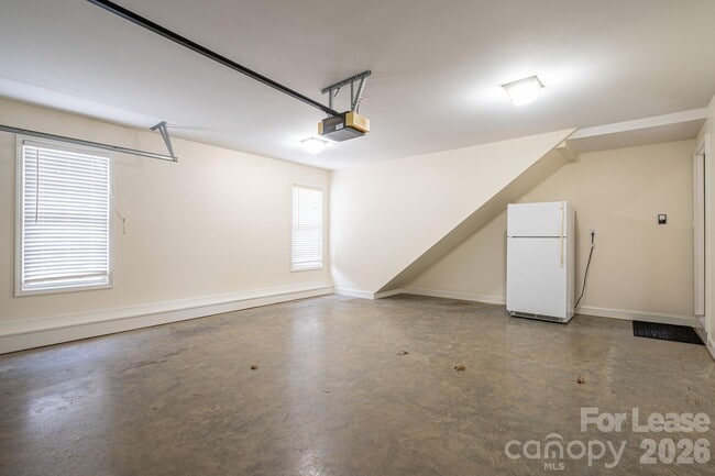 Building Photo - 4626 Little Creek Dr