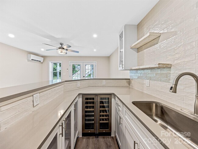 Building Photo - 42 Forsythe St