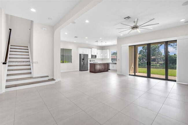 Building Photo - 855 SW 113th Ln