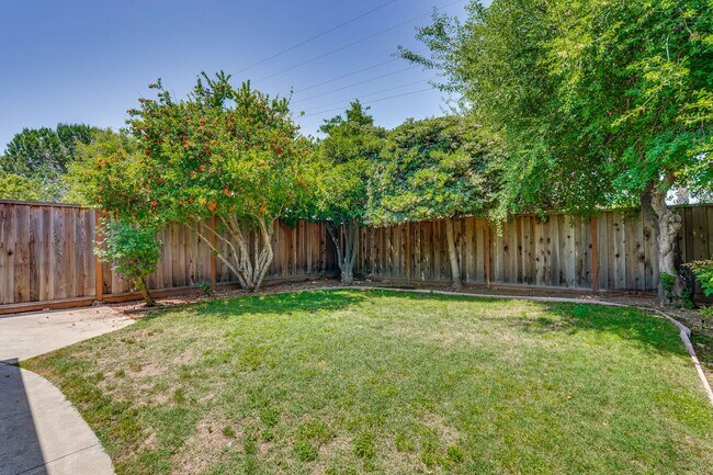 Building Photo - 941 // (Duplex)