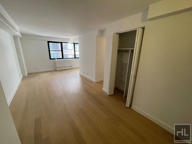 Building Photo - 222 E 39th St