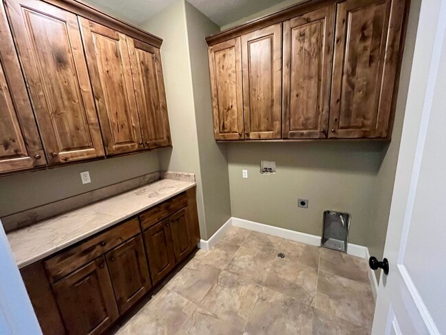 Building Photo - Lovely townhome for rent in Orem