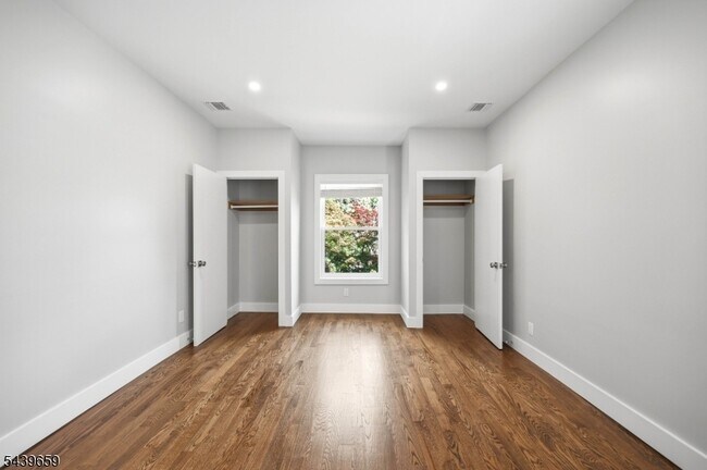 Building Photo - 40 Jardine Rd