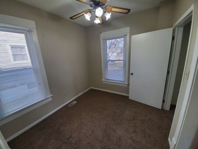 Building Photo - 2 bedroom, 1 bathroom rental home!