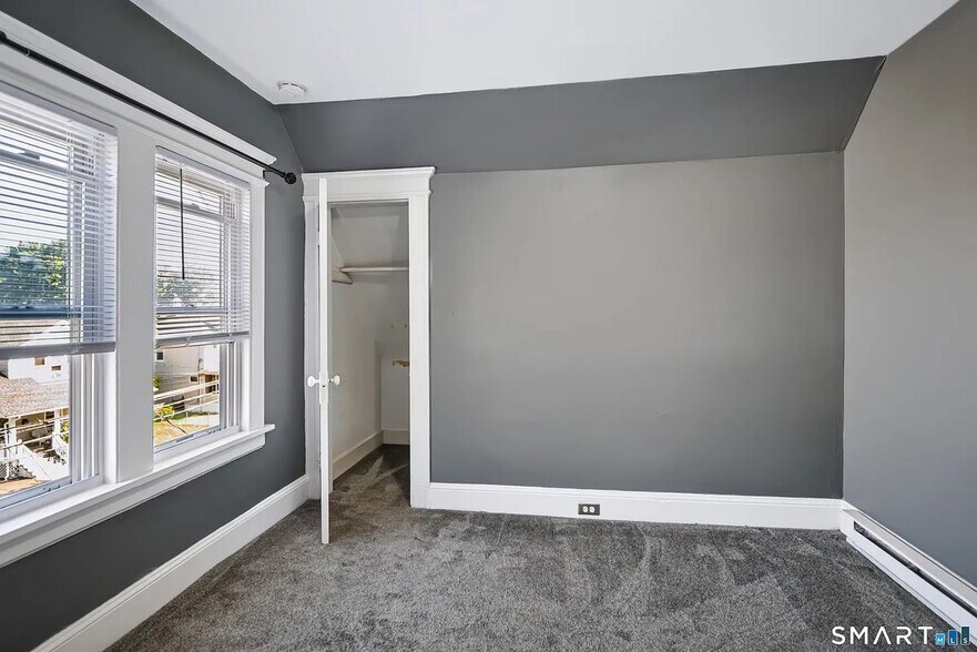 Building Photo - 119 Rocton Ave