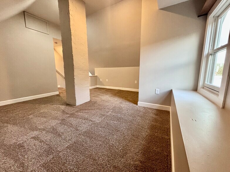 Storage/ Office - 718 NW 21st Ave