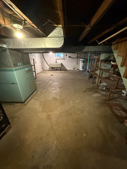 Building Photo - 146 St Clair St