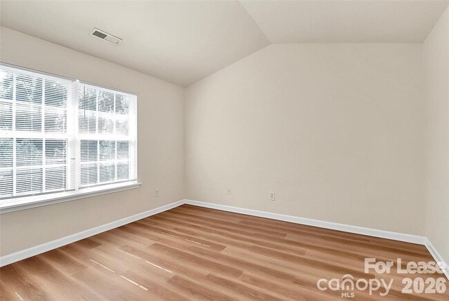 Building Photo - 915 Par One Ct