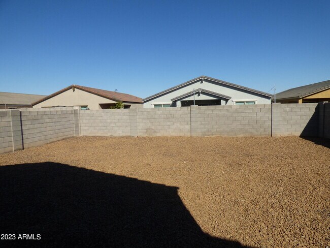 Building Photo - 12658 W Northview Ave
