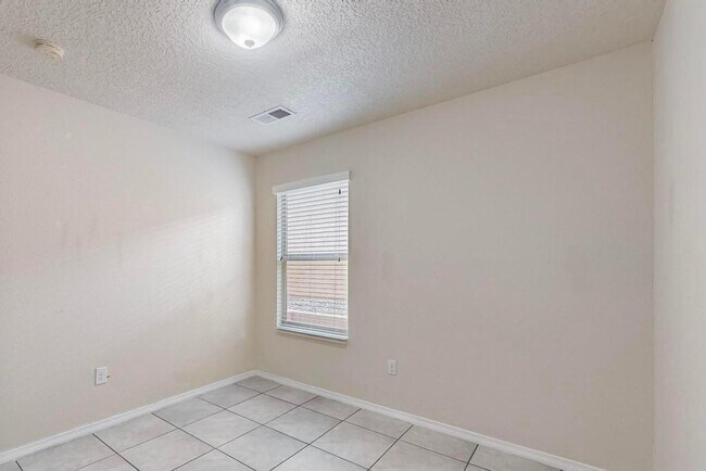 Building Photo - 1131 Desert Sunflower Dr NE