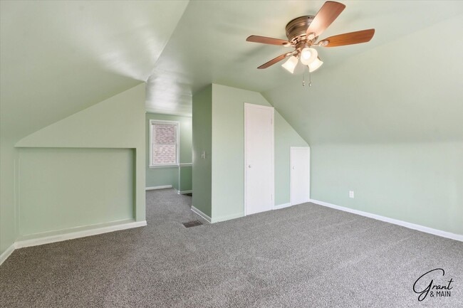 Building Photo - $1300 3 bedroom bungalow