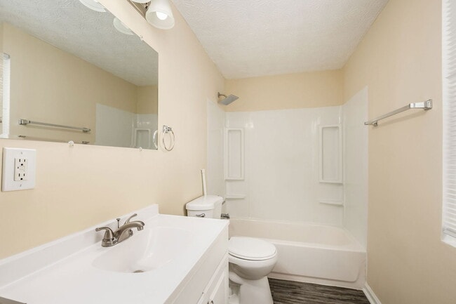 Building Photo - 611 Evergreen Terrace