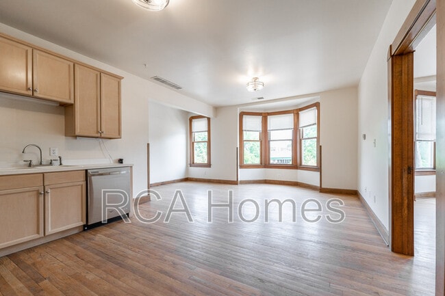 Building Photo - 243 E 11th St