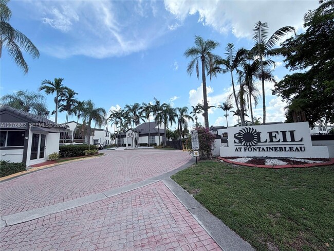 Building Photo - 9731 Fontainebleau Blvd