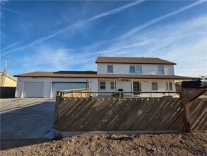 Building Photo - 1590 Mustang Dr