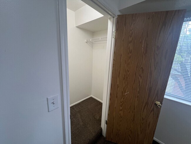 Building Photo - Cozy 3B/1 Bath Townhome in West Valley