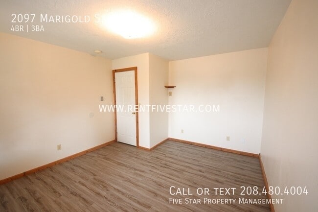 Building Photo - 2097 Marigold St