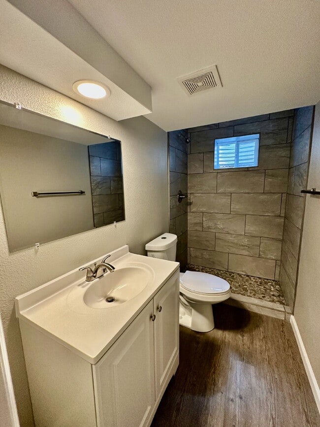 Building Photo - Charming 2-Bedroom Basement Unit with Private Yard – Flat-Rate Utilities!