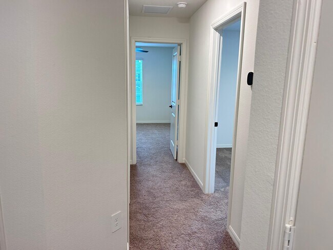 Building Photo - BELLAVIVA 733