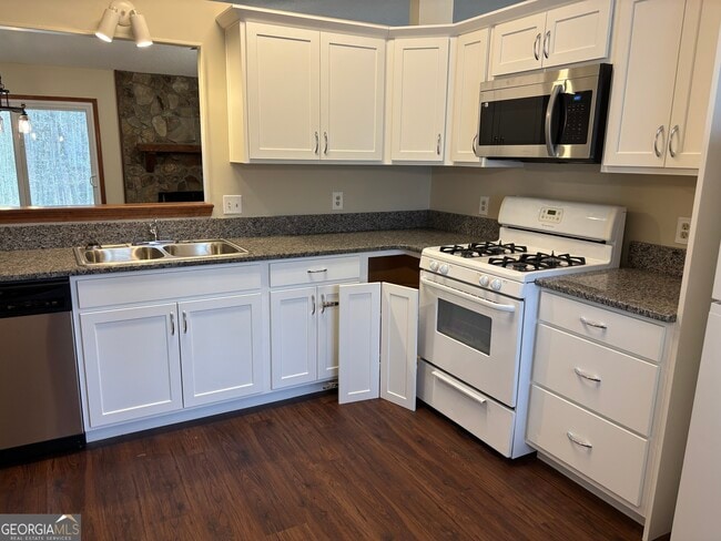 Building Photo - 332 Brooke Wood Dr