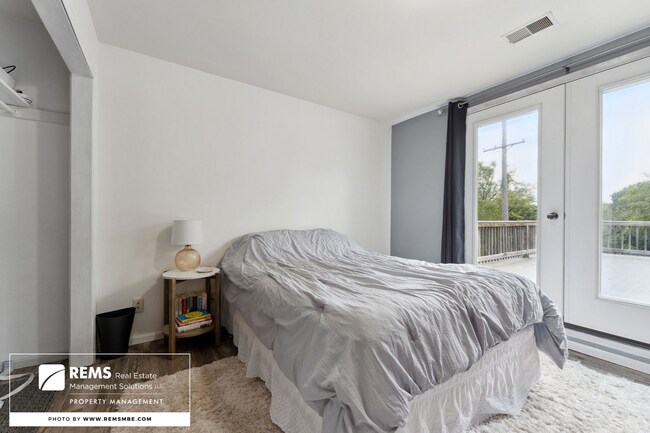 Building Photo - 815 Island Ct