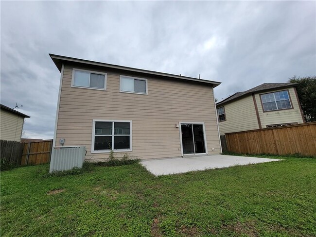 Building Photo - 1061 Canterbury Trail