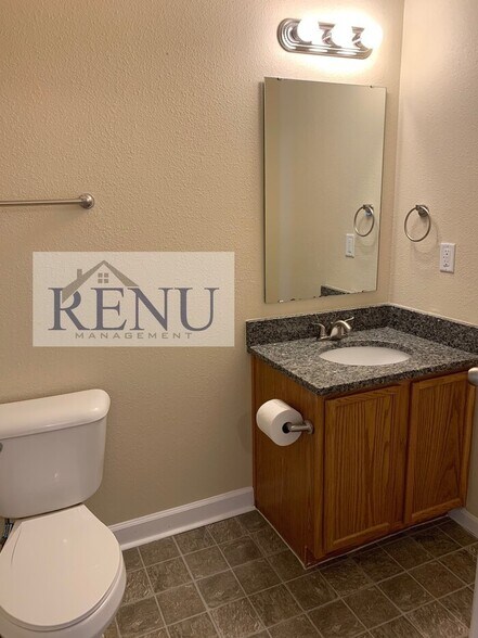 Building Photo - 6728 W Littleton Dr