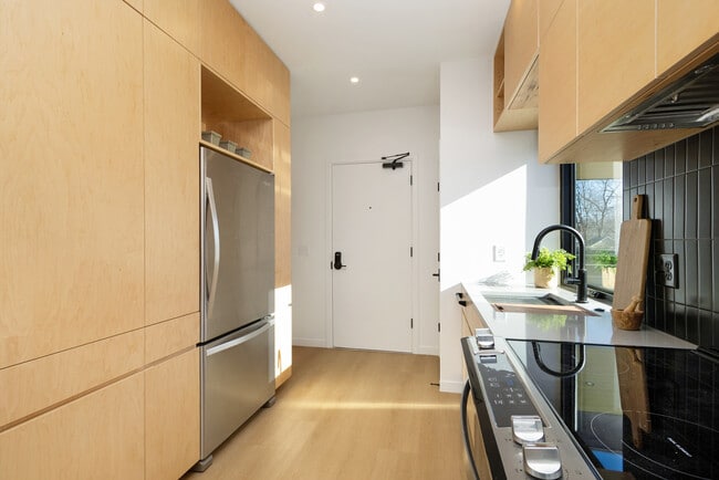 Building Photo - 815 Moro St