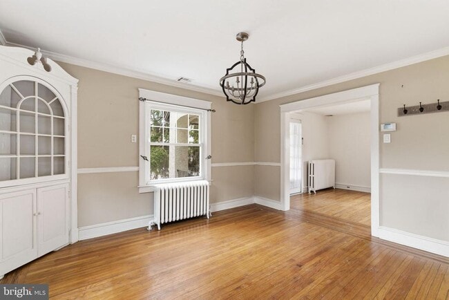 Building Photo - 530 E Manoa Rd