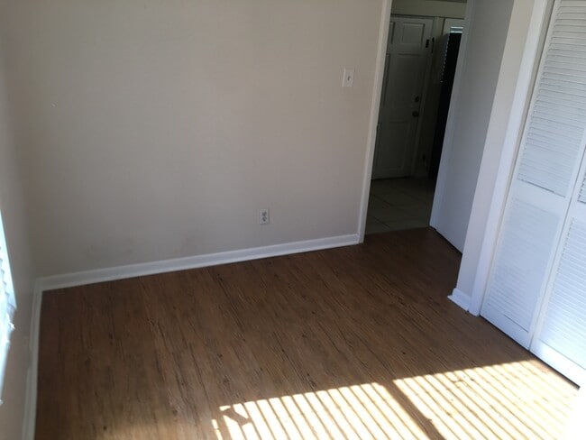 Building Photo - Vintage North Hyde Park Bungalow