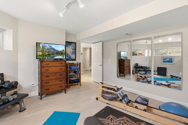 Building Photo - Stunning Fully Furnished Home in Roxborough Park!