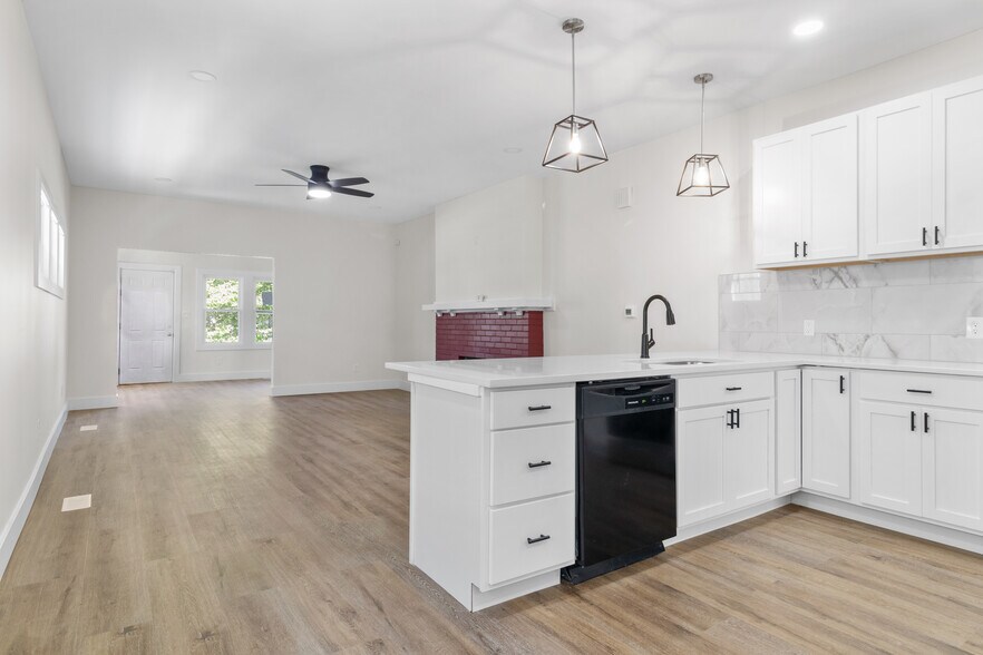 Building Photo - 4071 N College Ave