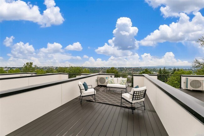 Building Photo - Newer 2 Bed/ 2 Bath Townhome in North Beacon Hill