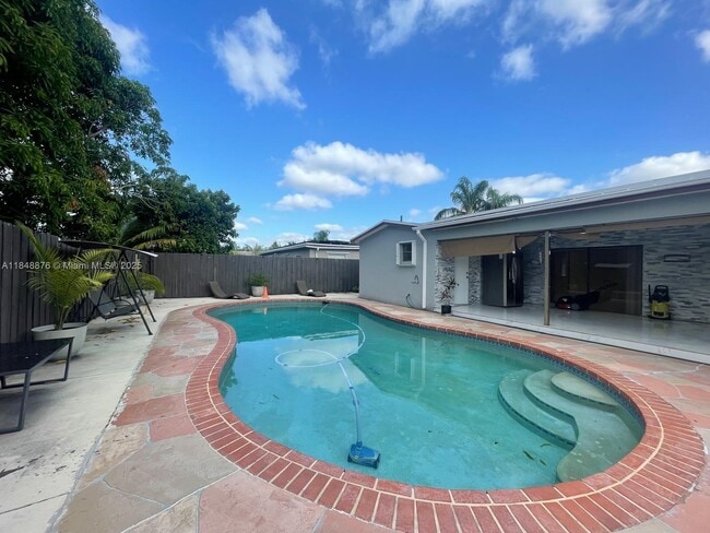 Primary Photo - 6646 NW 1st Ct