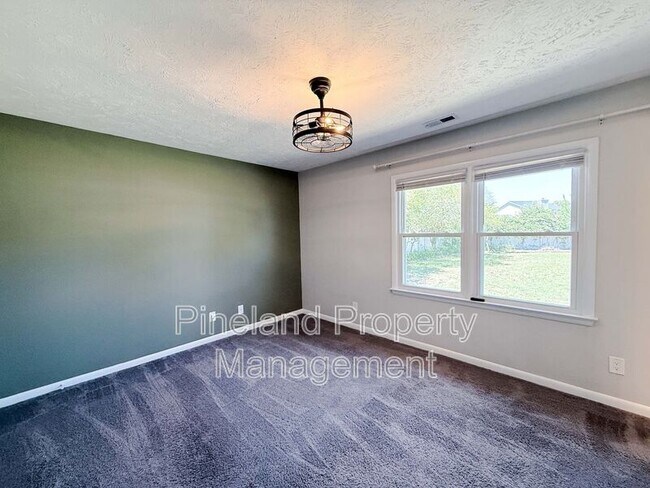 Building Photo - 1690 Clairborne Dr